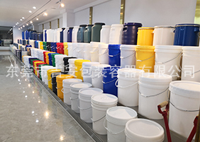 欧韩一级艹鸡巴吉安容器一楼涂料桶、机油桶展区